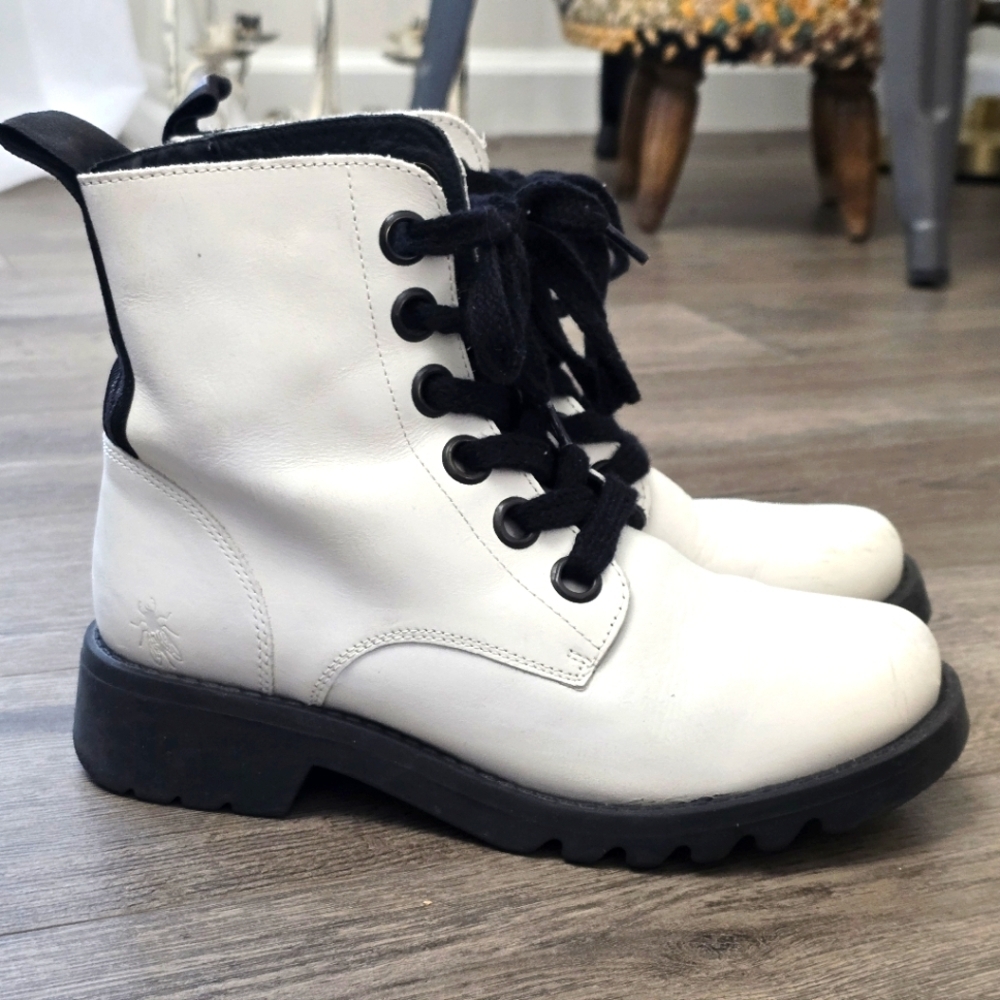 Fly London Leather White Black Womens Boots Size 38/8 Sporty Streetwear Grunge